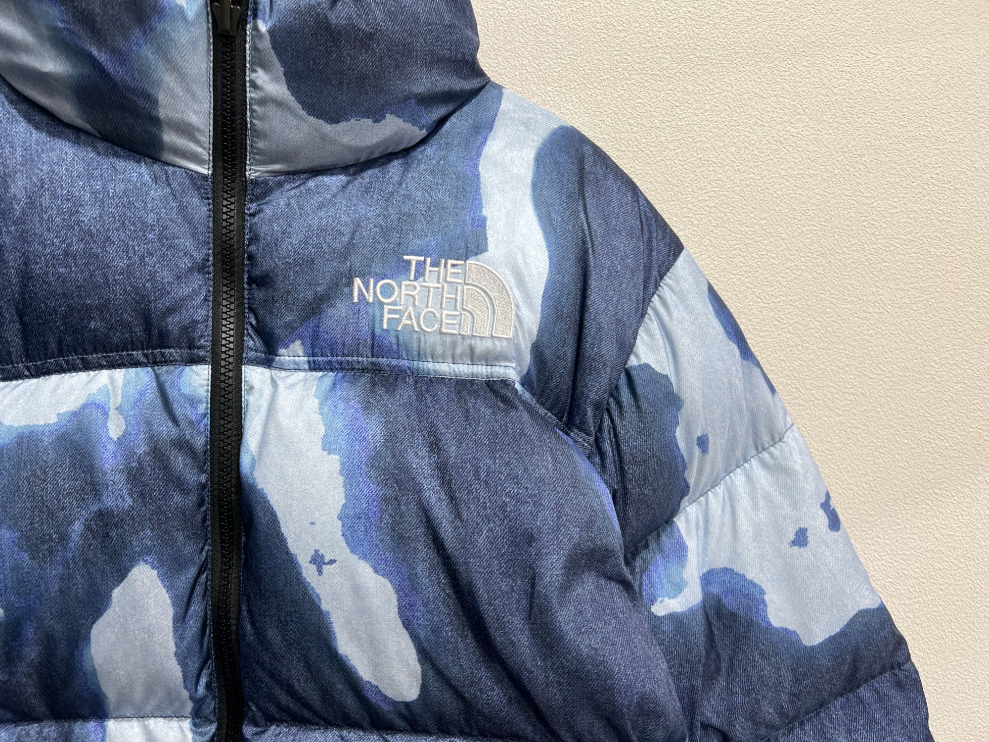 人気コラボ【THE NORTH FACE × SUPREME / ザ ノースフェイス × シュプリーム】より「Bleached Denim Print  Nuptse  Jacket」のご紹介です。[2024.09.08発行]｜トレファクスタイル東大宮店｜洋服・古着の買取と販売の専門店｜トレジャーファクトリー（トレファク）の  ...