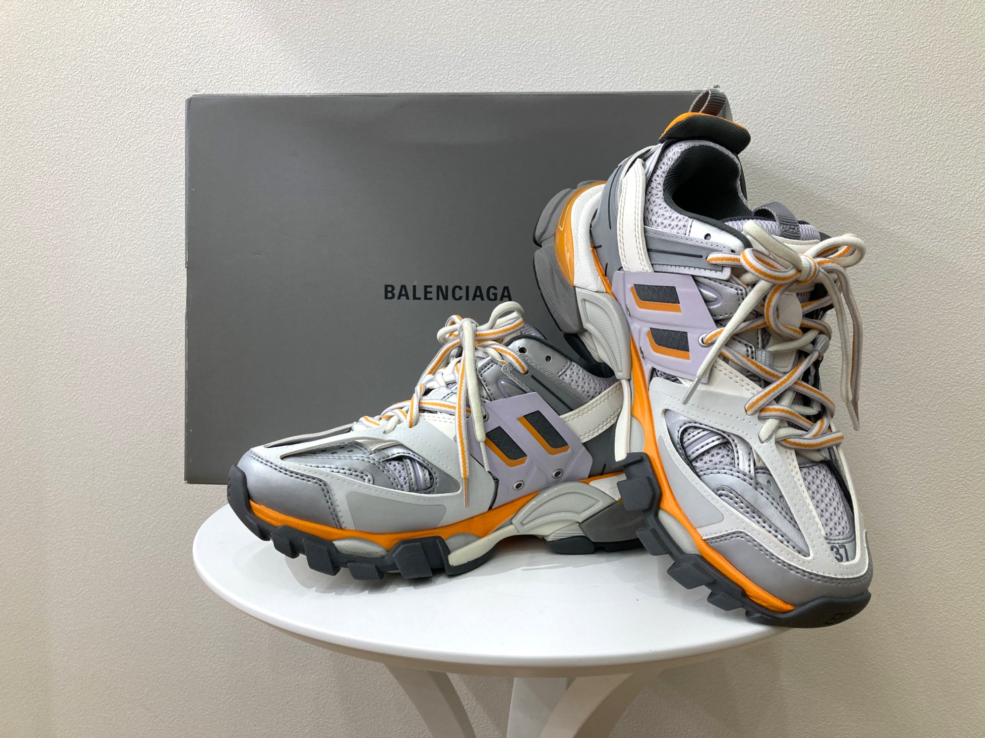 BALENCIAGA/バレンシアガからTRACK TRAINER(トラックトレーナー )を買取入荷しております。[2024.07.29発行]｜トレファクスタイル高槻店｜洋服・古着の買取と販売の専門店｜トレジャーファクトリー（トレファク）のファッションリユース