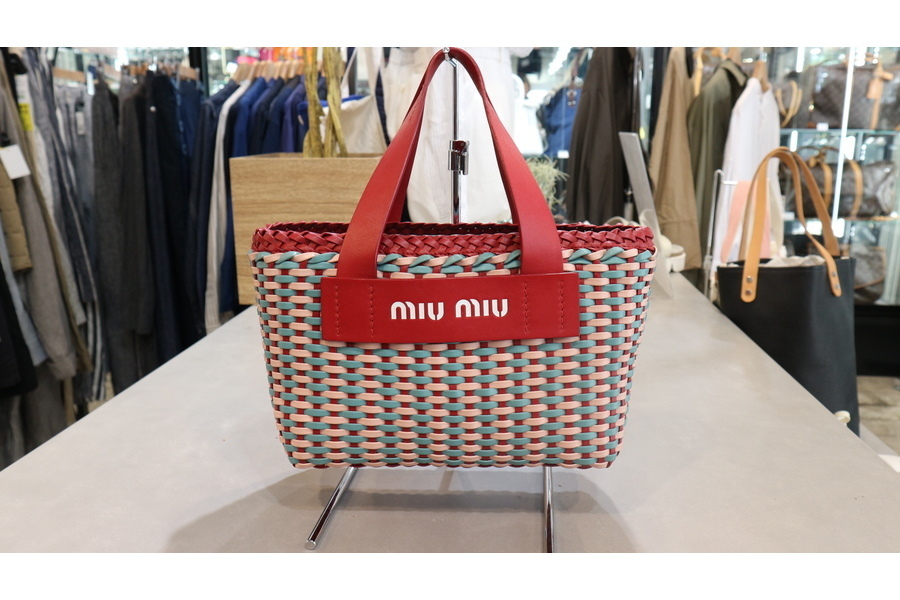 これからの季節に大活躍！ MIU MIU/ミュウミュウより新入荷バッグのご