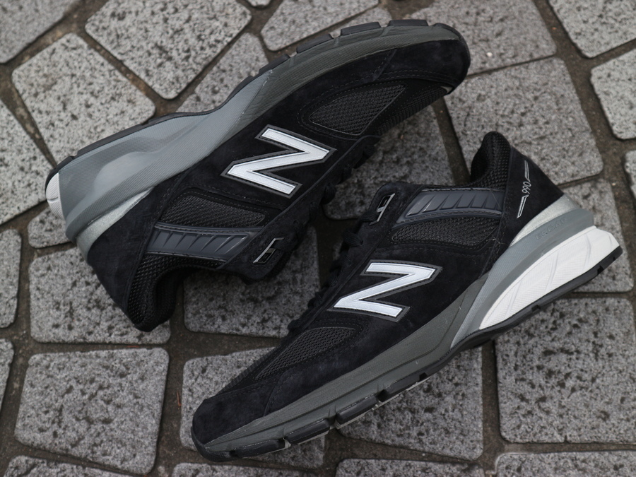 「スポーツブランドのNEW BALANCE 」