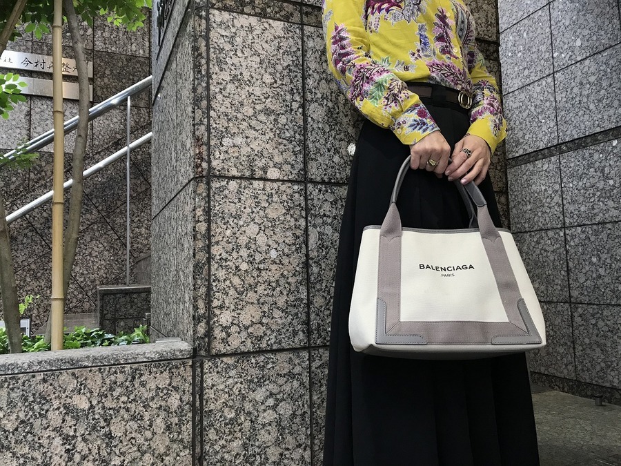 ラグジュアリーブランド【BALENCIAGA/バレンシアガ】よりNAVY CABAS S