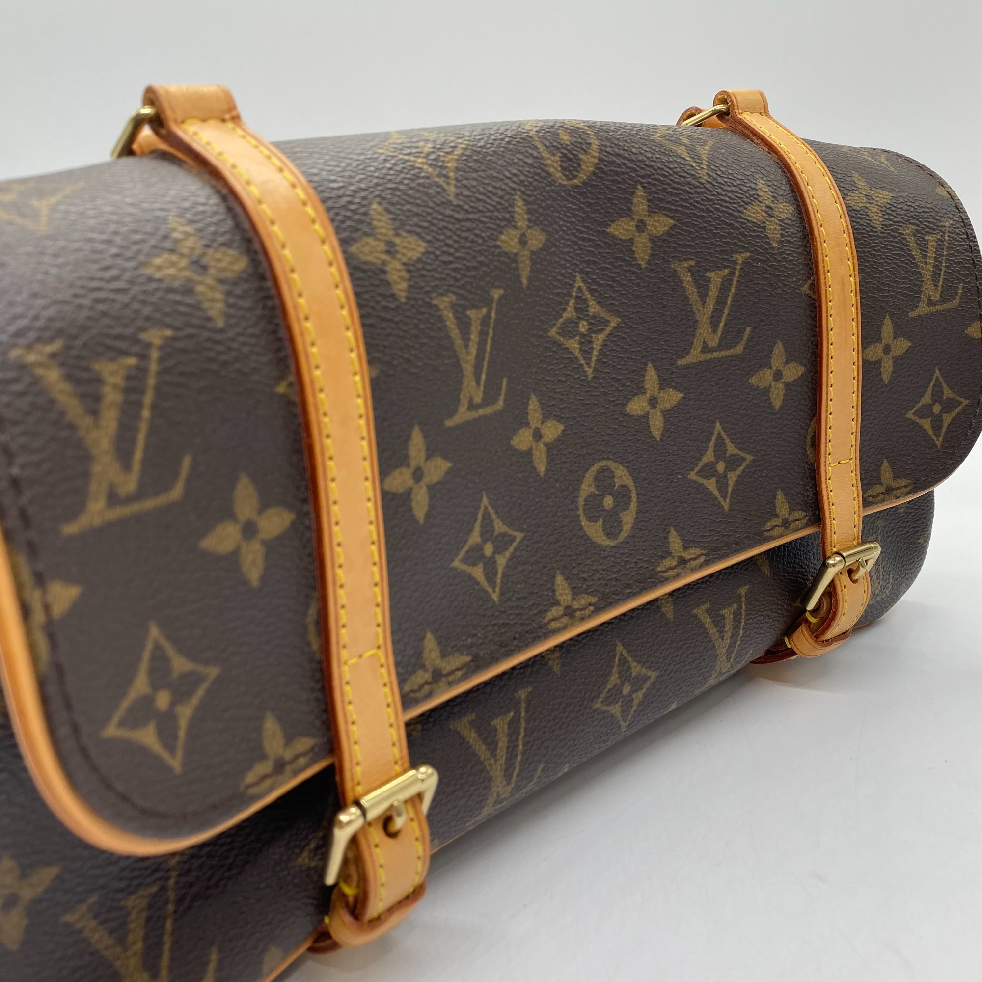 人気ラグジュアリーブランド【 LOUIS VUITTON / ルイ・ヴィトン】より