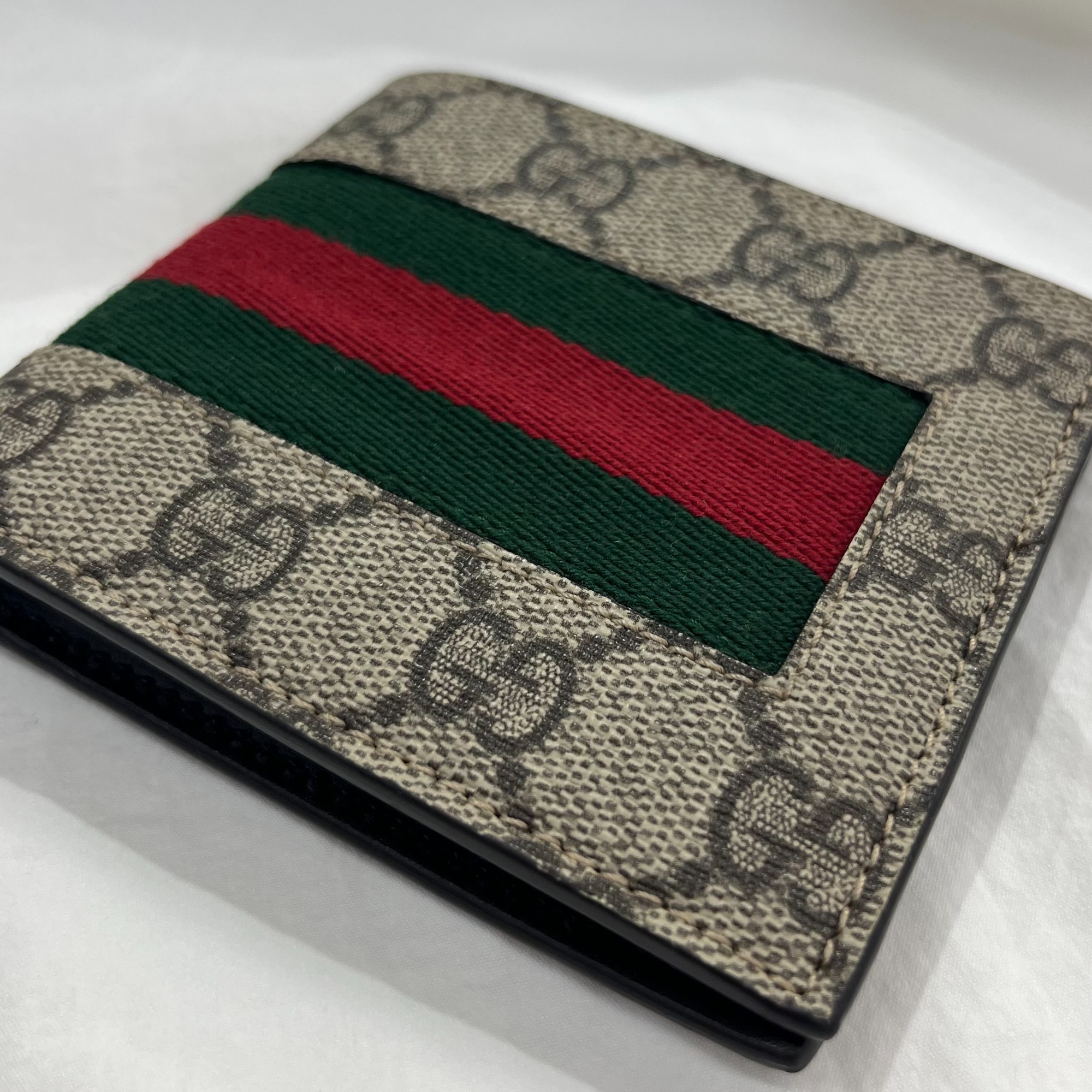 人気ラグジュアリーブランド【GUCCI/グッチ】よりGGスプリーム2つ折り