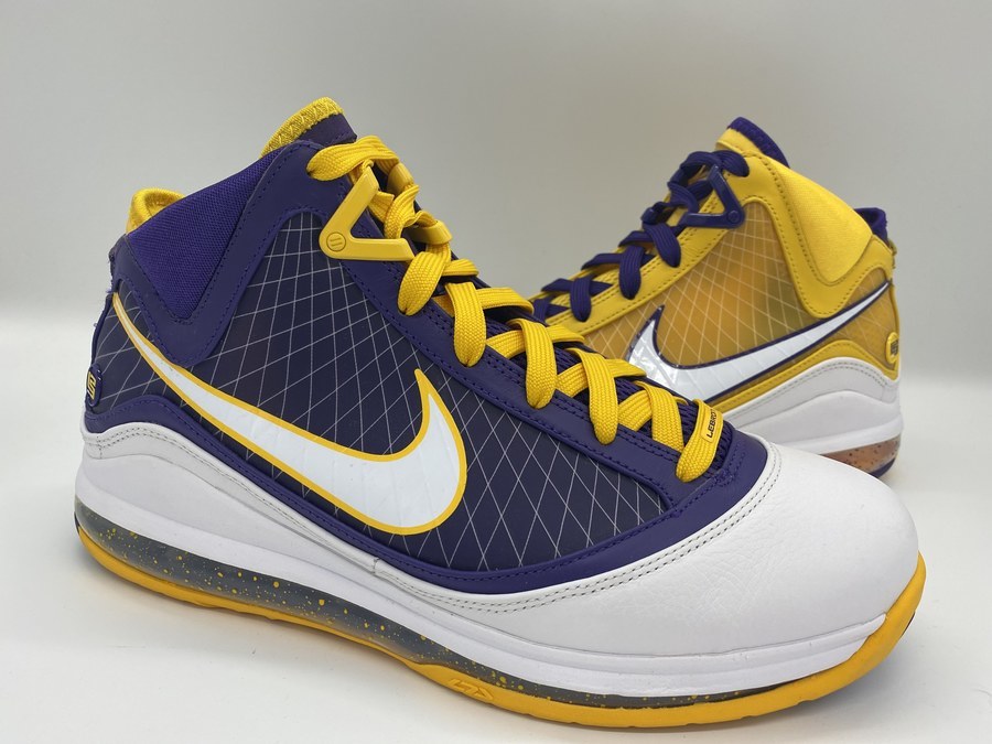 ポケットいっぱい NIKE LEBRON VII QS ナイキ レブロン7 メディアデー