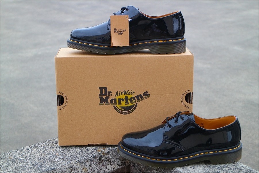 Dr.Martens/ト゛クターマーチン】よりパテントレザー3ホールシューズ