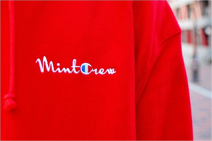 MintCrew×Champion/ミントクルー×チャンピオン】人気のロゴパーカーの ...