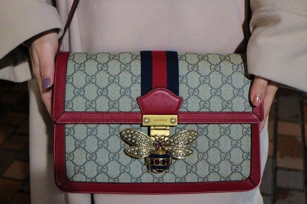 ラグジュアリーブランド【GUCCI/グッチ】より宝飾された女王蜂が