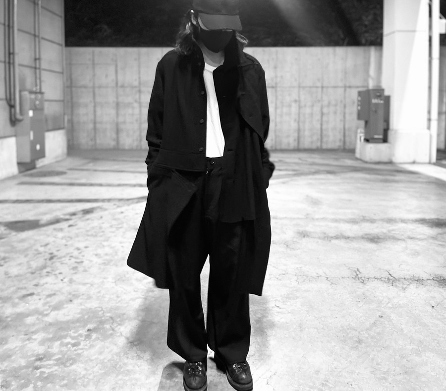 着る人の所作を美しく見せる、Yohji Yamamotoの美学。[2022.03.04発行