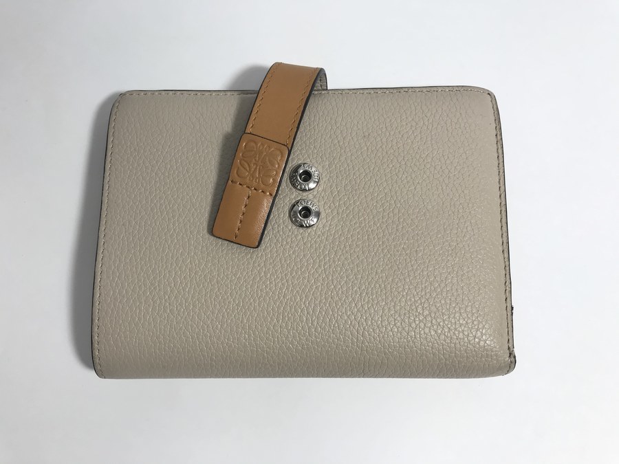 LOEWE/ロエベ】より バーティカルウォレットミディアムをお買取り致し