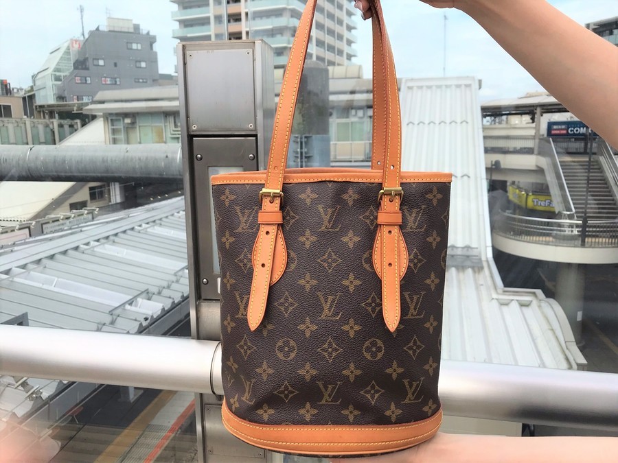 LOUIS VUITTON/ルイ ヴィトン】よりプチバケットショルダーバッグをお