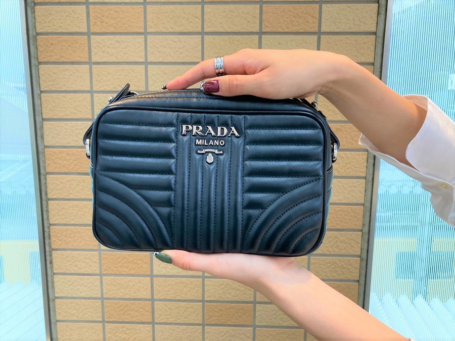 買取強化ラグジュアリーブランド【PRADA/プラダ】よりダイアグラム