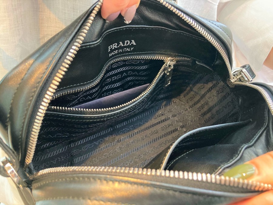 買取強化ラグジュアリーブランド【PRADA/プラダ】よりダイアグラム