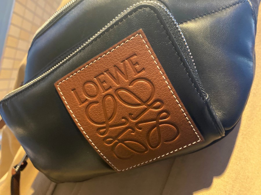 買取強化ラグジュアリーブランド【LOEWE/ロエベ】よりパフィーバム