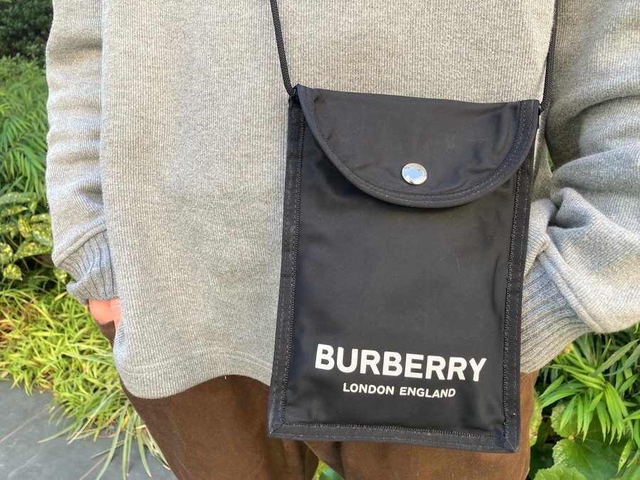 買取強化【BURBERRY LONDON/バーバリー ロンドン】よりロゴプリント