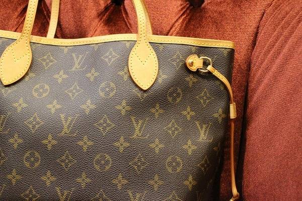 定番人気】LOUIS VUITTON/ルイヴィトンあのロングセラーbagの入荷です