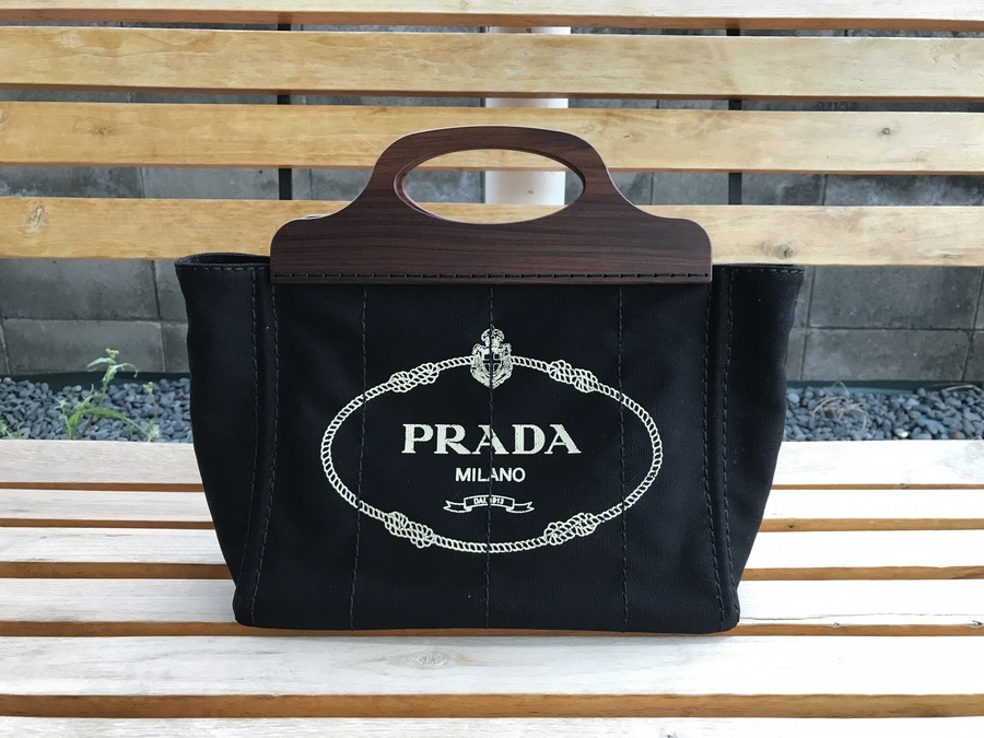 ラグジュアリーブランド【PRADA/プラダ】より品の良いカジュアルさが 