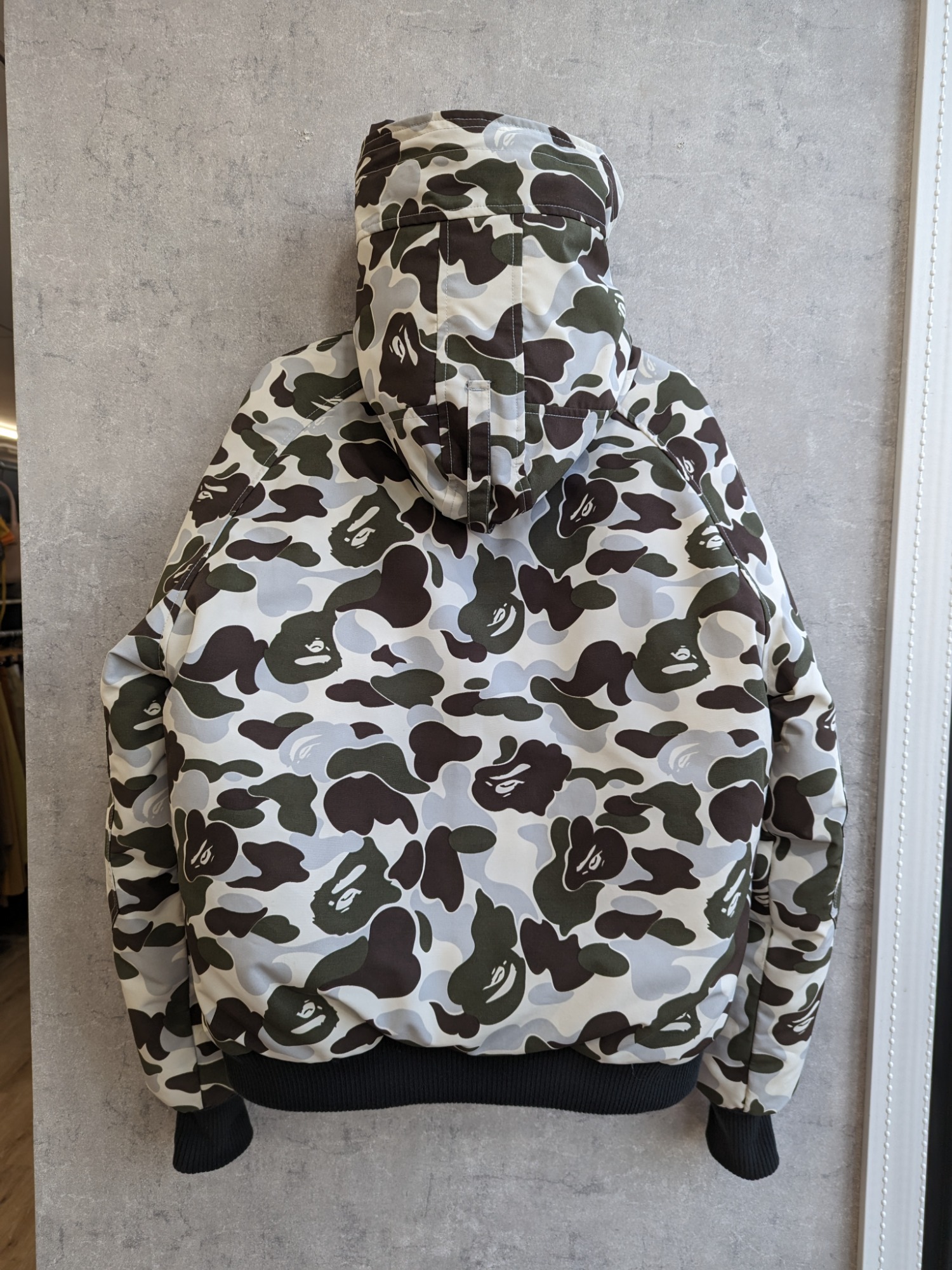 CANADA GOOSE×A BATHING APE】CHILLIWACK BOMBER [2024.10.31発行]｜トレファクスタイル川口芝産業道路店｜洋服・古着の買取と販売の専門店｜トレジャーファクトリー（トレファク）のファッションリユース