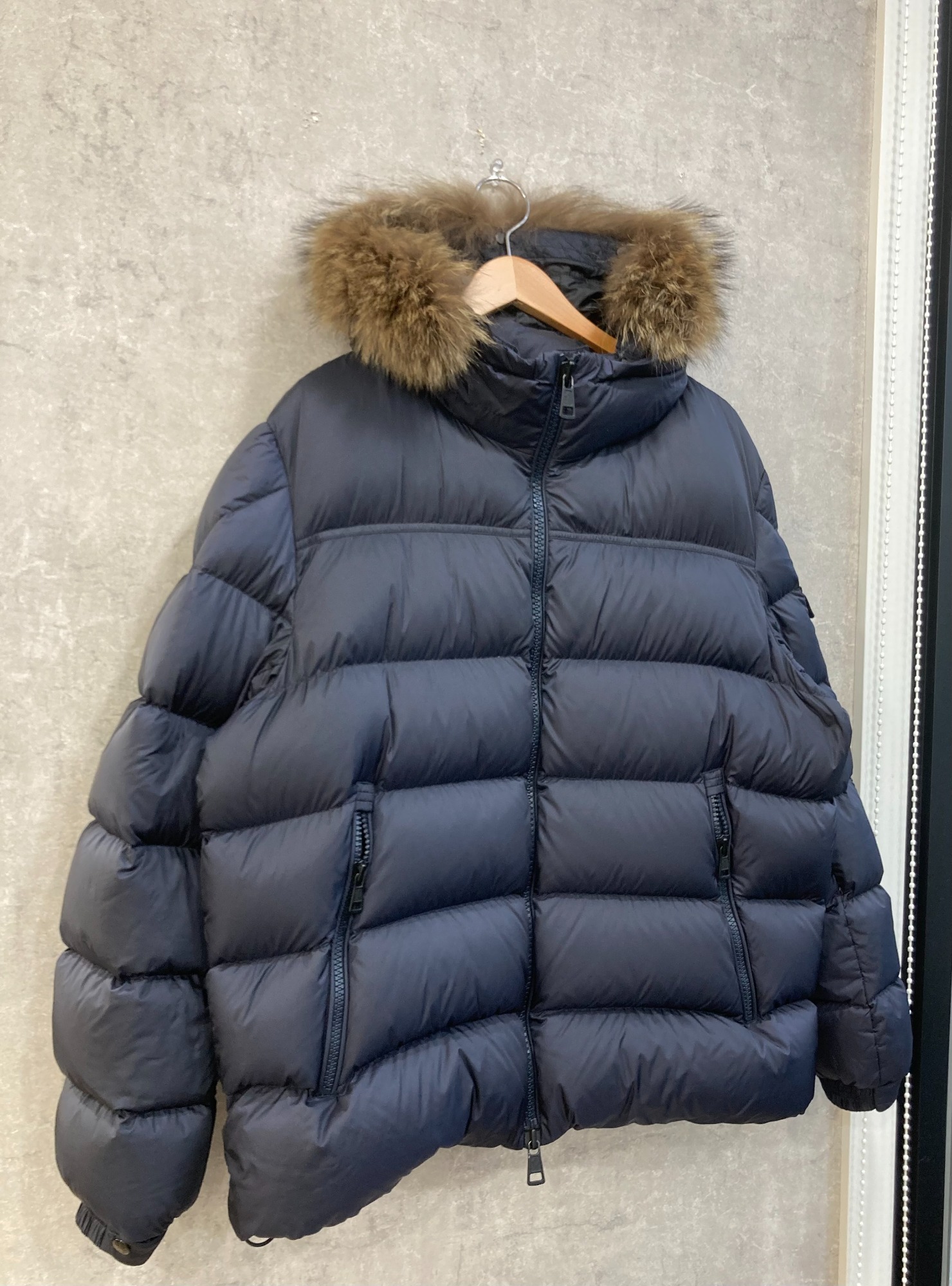 MONCLER/モンクレー】よりダウンジャケット が買取入荷いたしました！[2024.11.02発行]｜トレファクスタイル川口芝産業道路店｜洋服・古着の買取と販売の専門店｜トレジャーファクトリー（トレファク）のファッションリユース