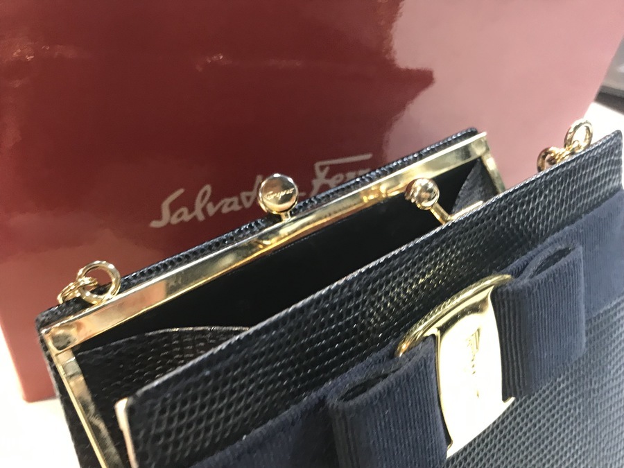 Salvatore Ferragamo】がま口チェーンショルダーバッグのご紹介