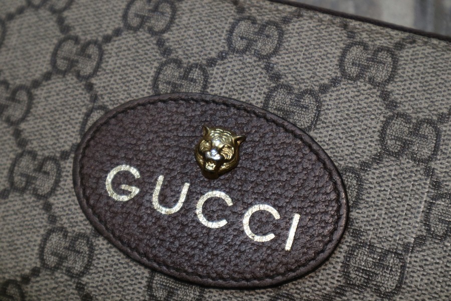 GUCCIのネオヴィンテージ GGスプリーム ジップアラウンドウォレットが