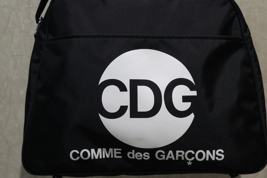 CDG COMME des GARCONS】よりロゴショルダーバッグが入荷致しました 