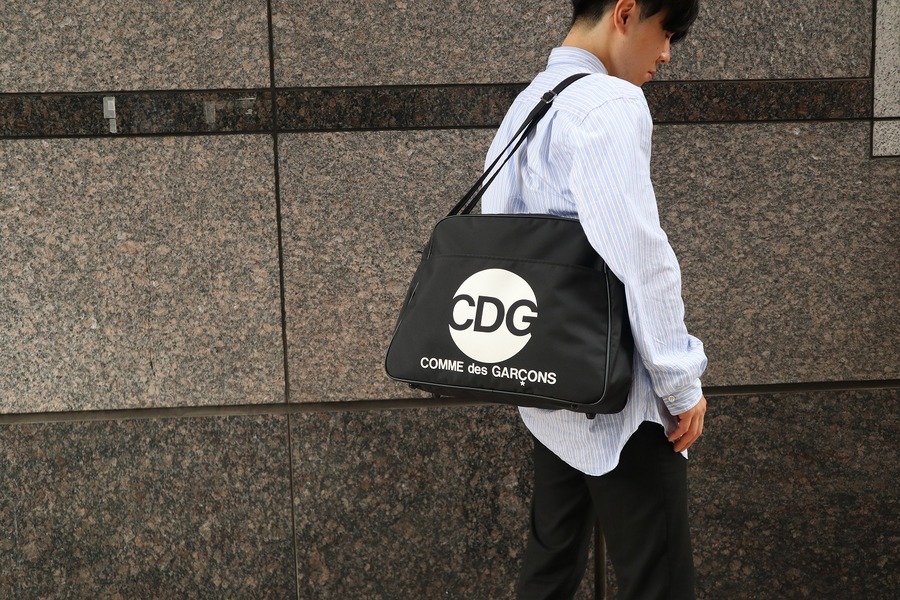 CDG COMME des GARCONS】よりロゴショルダーバッグが入荷致しました