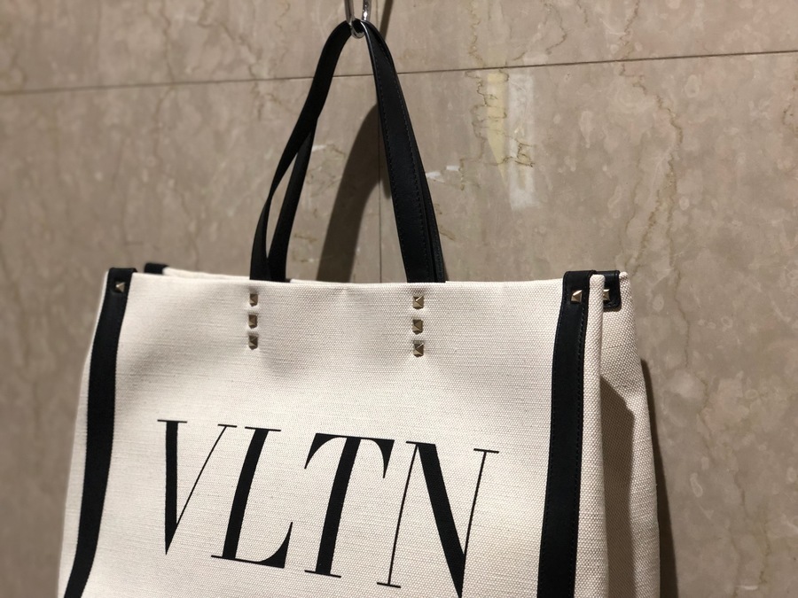 VALENTINO VLTN エコラボ ミディアム トート 2Y2B0A35PYY-0NI