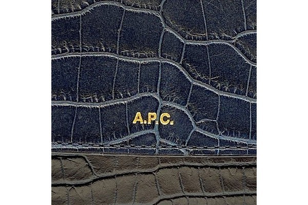 インポートブランド A.P.C/アーペーセーからクロコ型押しショルダー