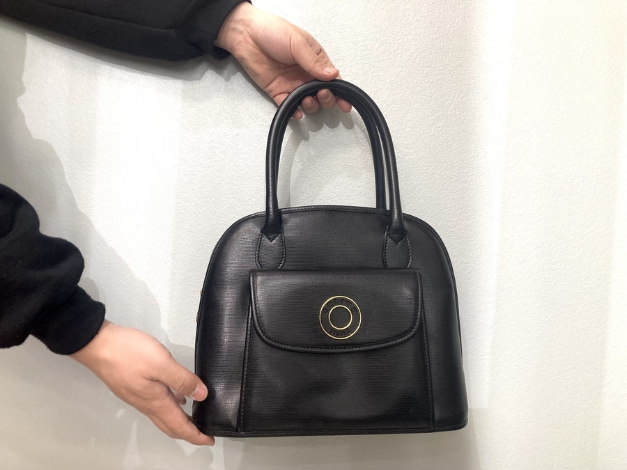 大人気インポートブランド【 CELINE/セリーヌ】よりサークル金具2WAY