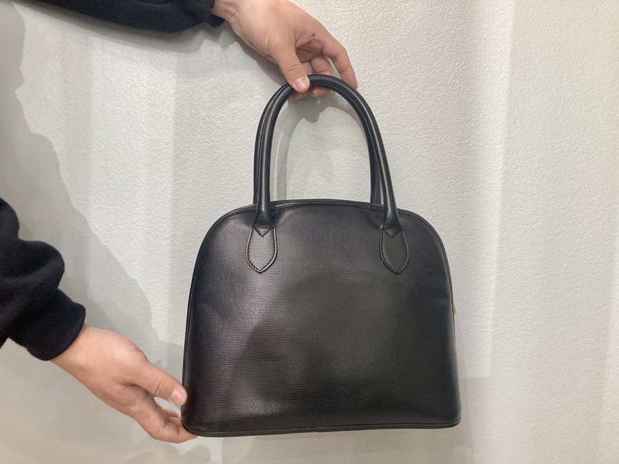 大人気インポートブランド【 CELINE/セリーヌ】よりサークル金具2WAY