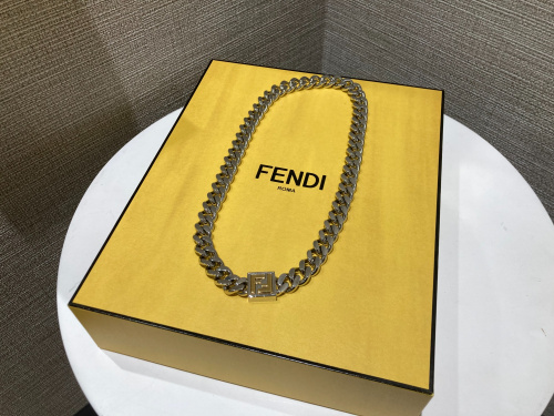 大人気【FENDI/フェンディ】カーブチェーンブレスレット / FFモチーフチェーンネックレス のご紹介です。[2022.08.12発行]｜トレファクスタイル八王子店｜洋服・古着の買取と販売の専門店｜トレジャーファクトリー（トレファク）のファッションリユース