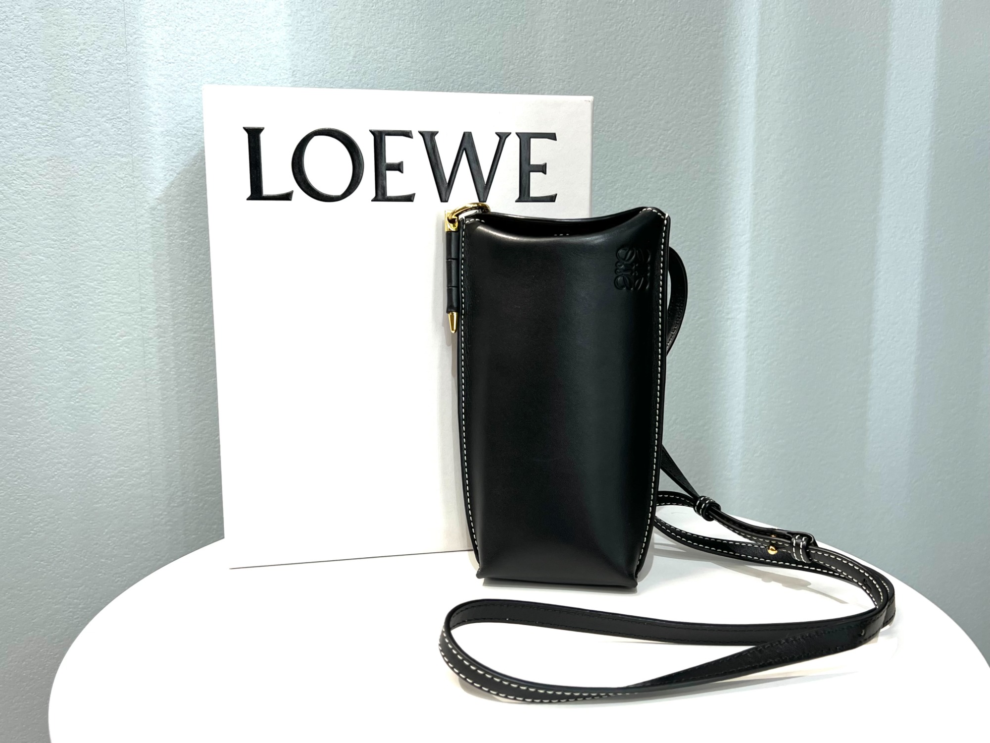好評爆買い本日限定ロエベ LOEWE ゲートポケット ショルダーバッグ　公式オンライン購入 バッグ