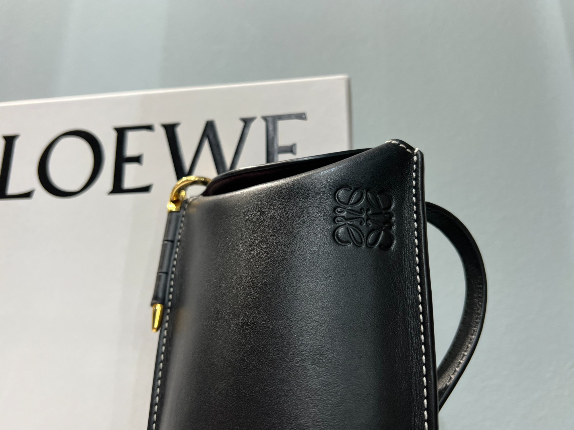 インポートブランド【LOEWE/ロエベ】より ショルダーバッグ の買取入荷