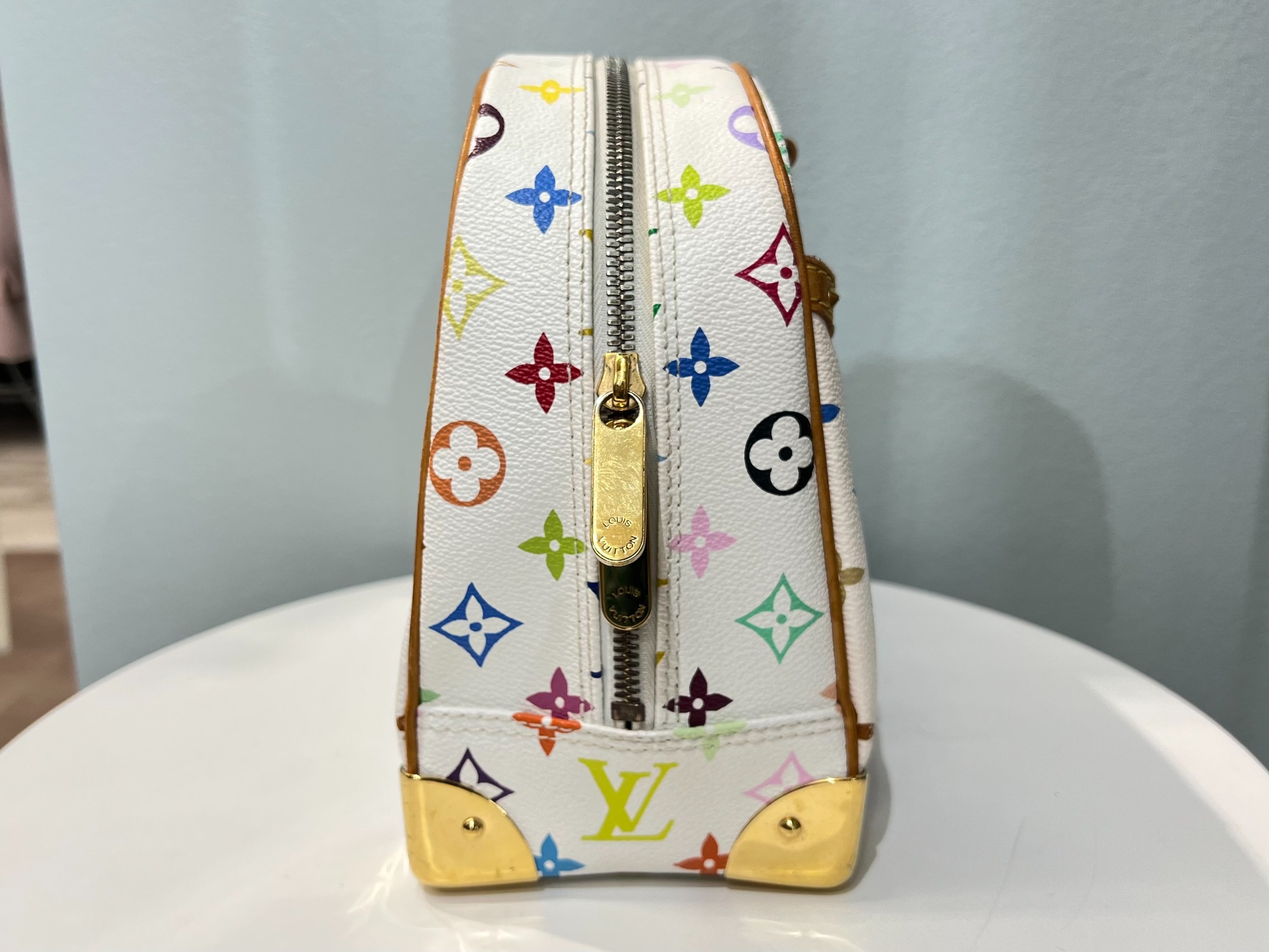 ラグジュアリーブランド【LOUIS VUITTON/ルイヴィトン】よりのマルチ