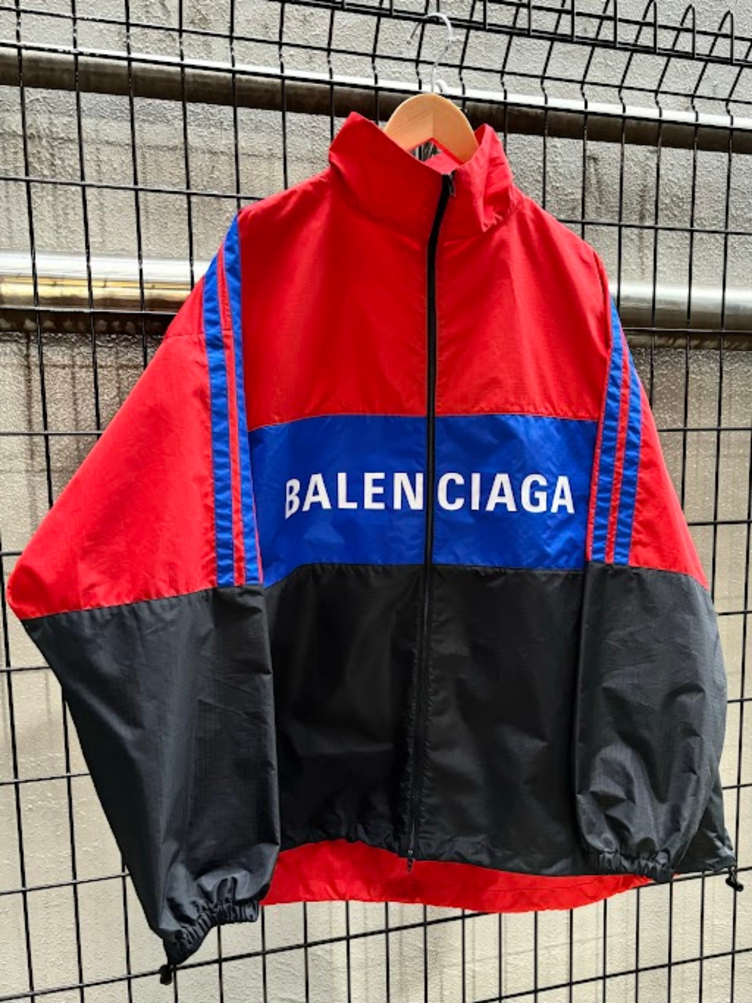 BALENCIAGA/バレンシアガ】より【LOGO POPLIN TRACK  SUIT】が買取入荷致しました！！[2024.01.24発行]｜トレファクスタイル八王子店｜洋服・古着の買取と販売の専門店｜トレジャーファクトリー（トレファク）のファッションリユース