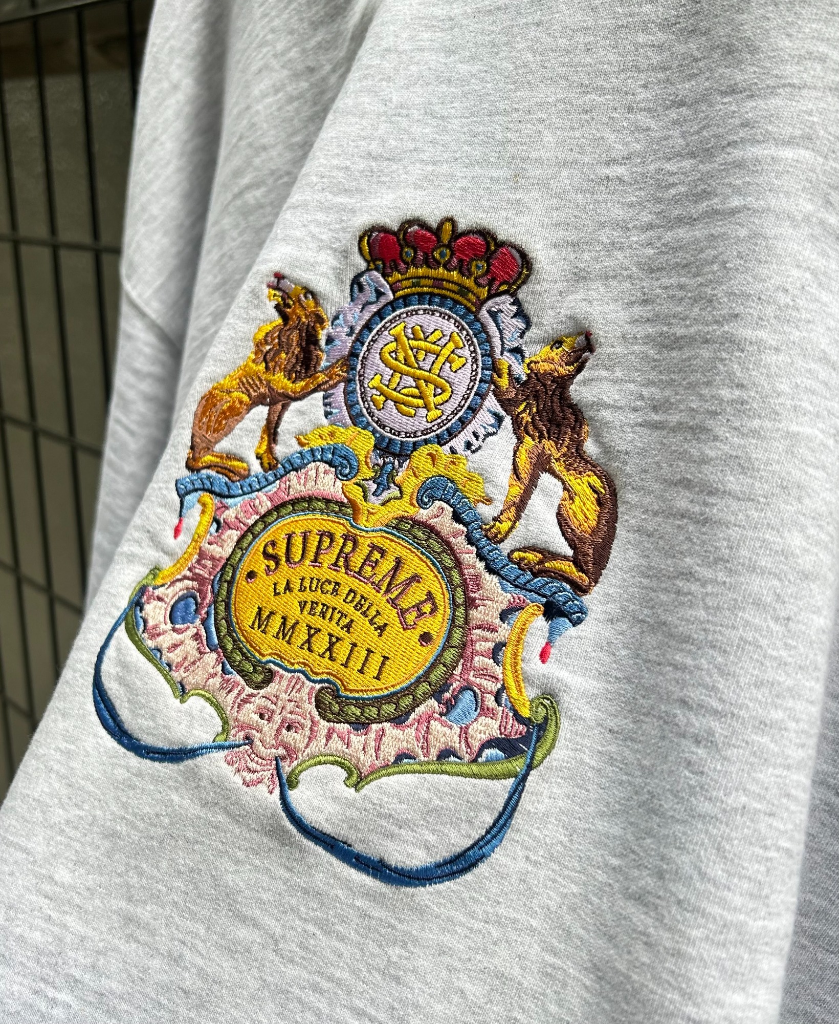 Supreme/シュプリーム】より【Crest Crewneck Sweat/クレストクルー