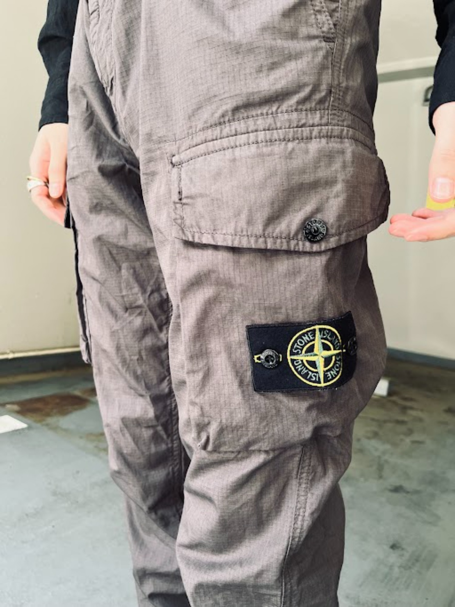 STONE ISLAND /ストーンアイランド 】より【カーゴパンツ グレー】が買取 入荷いたしました！！[2024.05.11発行]｜トレファクスタイル八王子店｜洋服・古着の買取 と販売の専門店｜トレジャーファクトリー（トレファク）のファッションリユース