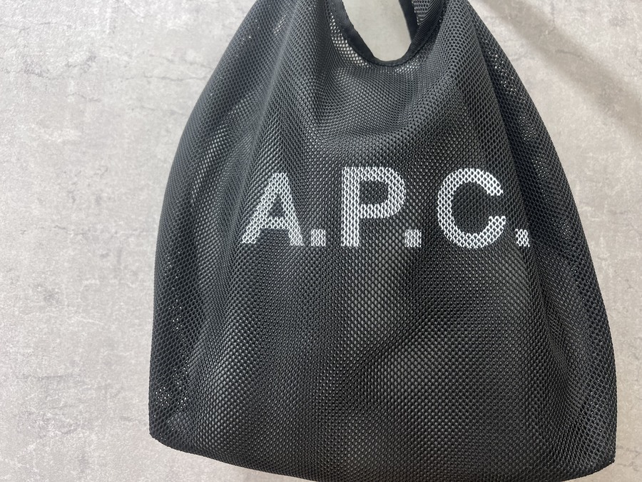 ミニマルブランド【A.P.C/アーペーセー】よりロゴメッシュトートバッグ