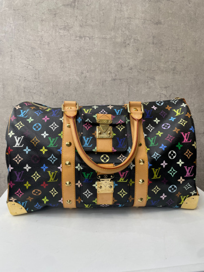 「ラグジュアリーブランドのLOUIS VUITTON 」