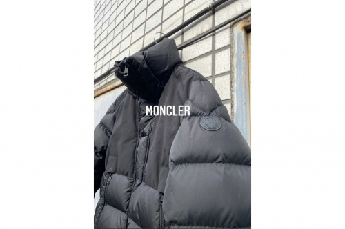 MONCLER/モンクレール】よりLAVEDA ジップアップダウンジャケットが 