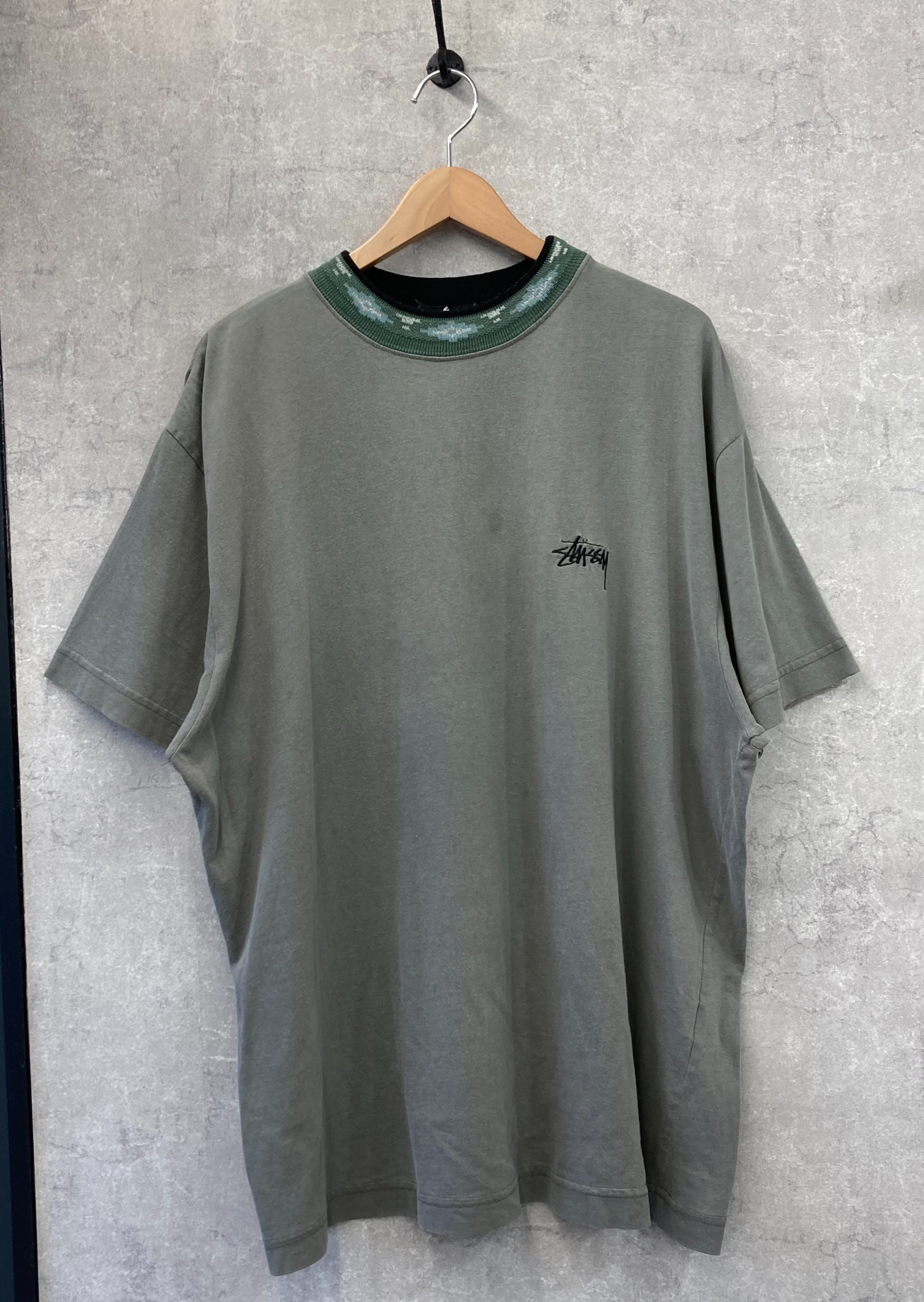 Stussy/ステューシー】よりオールドモックネック刺繍ロゴTシャツ を買取入荷しました。[2024.07.17発行]｜トレファクスタイル国分寺店｜洋服・古着の買取と販売の専門店｜トレジャーファクトリー（トレファク）のファッションリユース