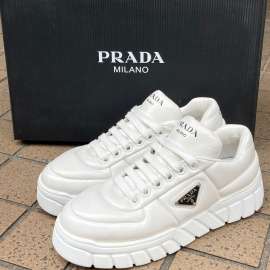 【PRADA/ プラダ 】よりパデットレザー三角ロゴ厚底スニーカーが買取入荷しました。