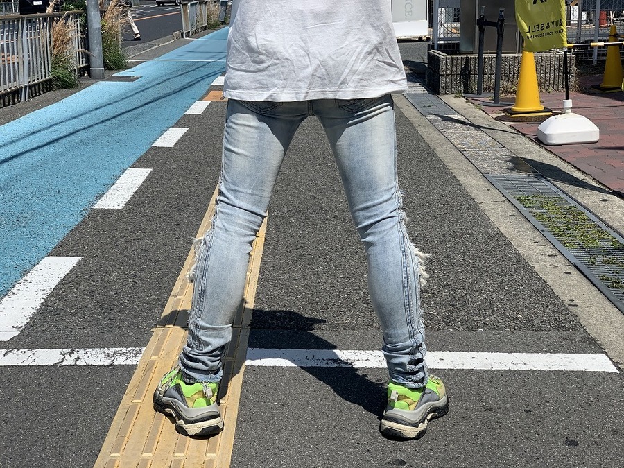 EV BRAVADO/エブ ブラバド】18SS【Do You Think I'm Crazy Rainbow Embroidered  Jeans】[2020.06.02発行]｜トレファクスタイル堺北花田店｜洋服・古着の買取と販売の専門店｜トレジャーファクトリー（トレファク）のファッションリユース