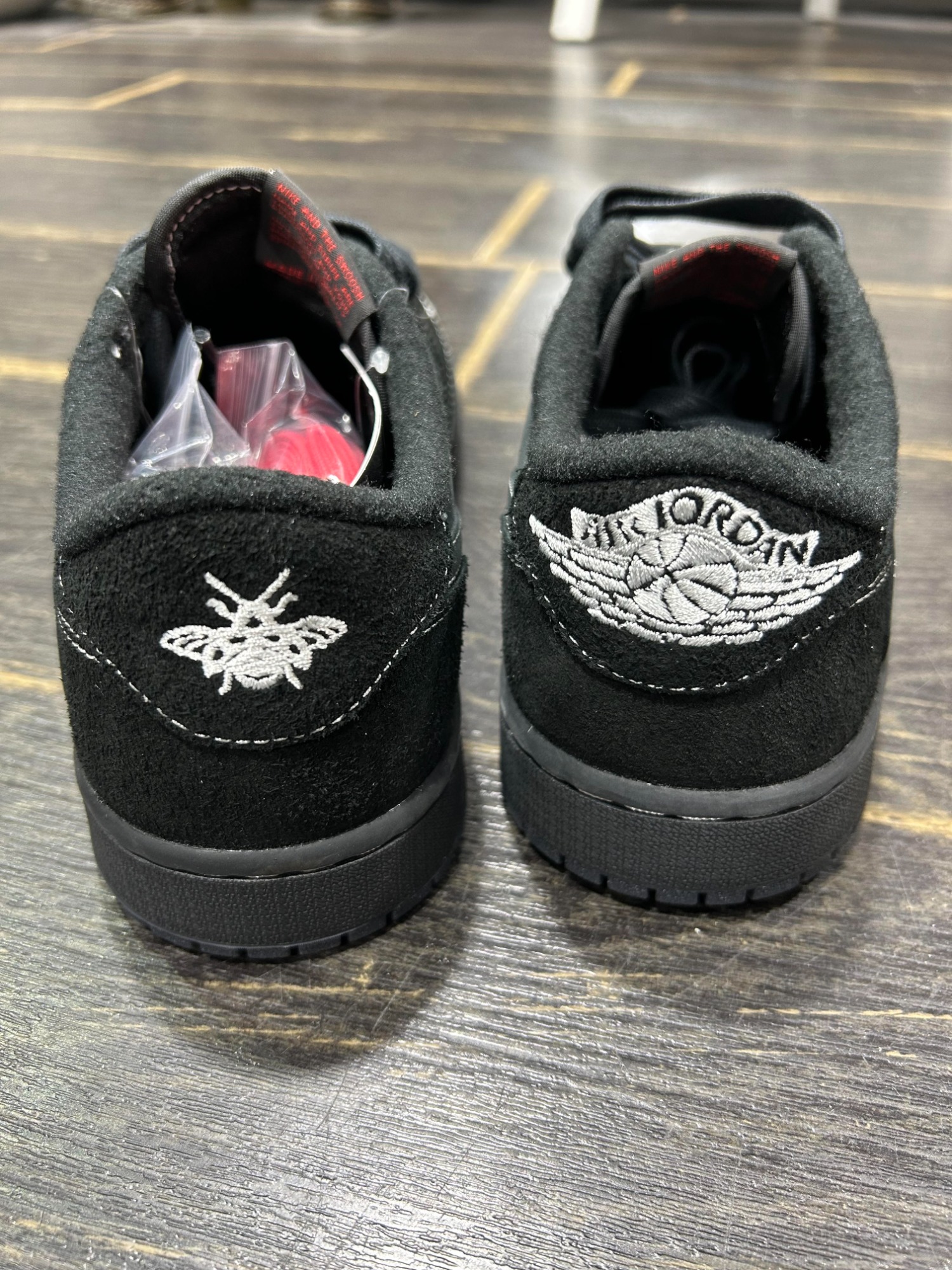 豪華”な一足 Travis Scott × Nike Air Jordan 1 Low OG SP “Black