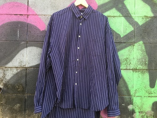 NAME/ネーム】PIN STRIPE BACK PRINT SHIRT。18AWコラボアイテムのご