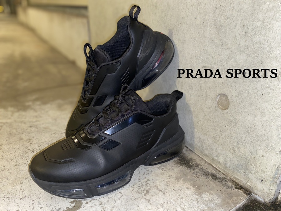 本日はPRADA/プラダ からハイカットレザースニーカーをご紹介致します