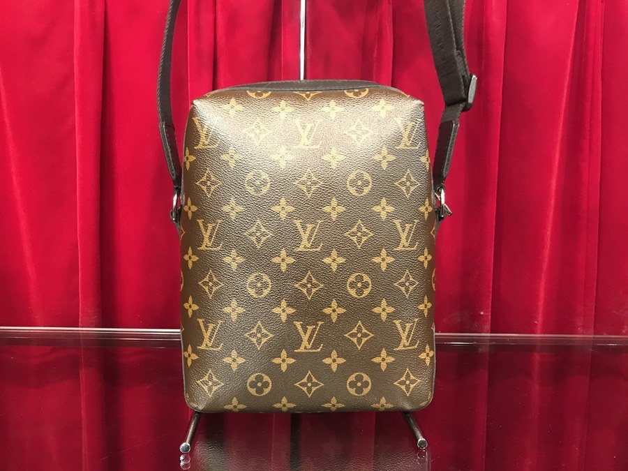 LOUIS VUITTON/ルイヴィトン】よりマカサートーレスPM(M40635)が買取