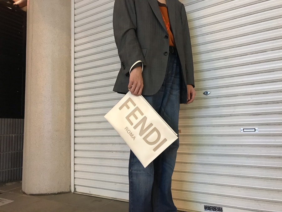 人気ラグジュアリーブランド【FENDI / フェンディ】より LARGE FLAT