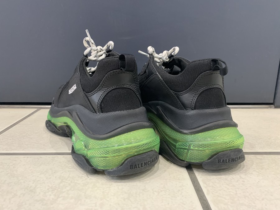 BALENCIAGA / バレンシアガ】より大人気モデルのスニーカー Triple S