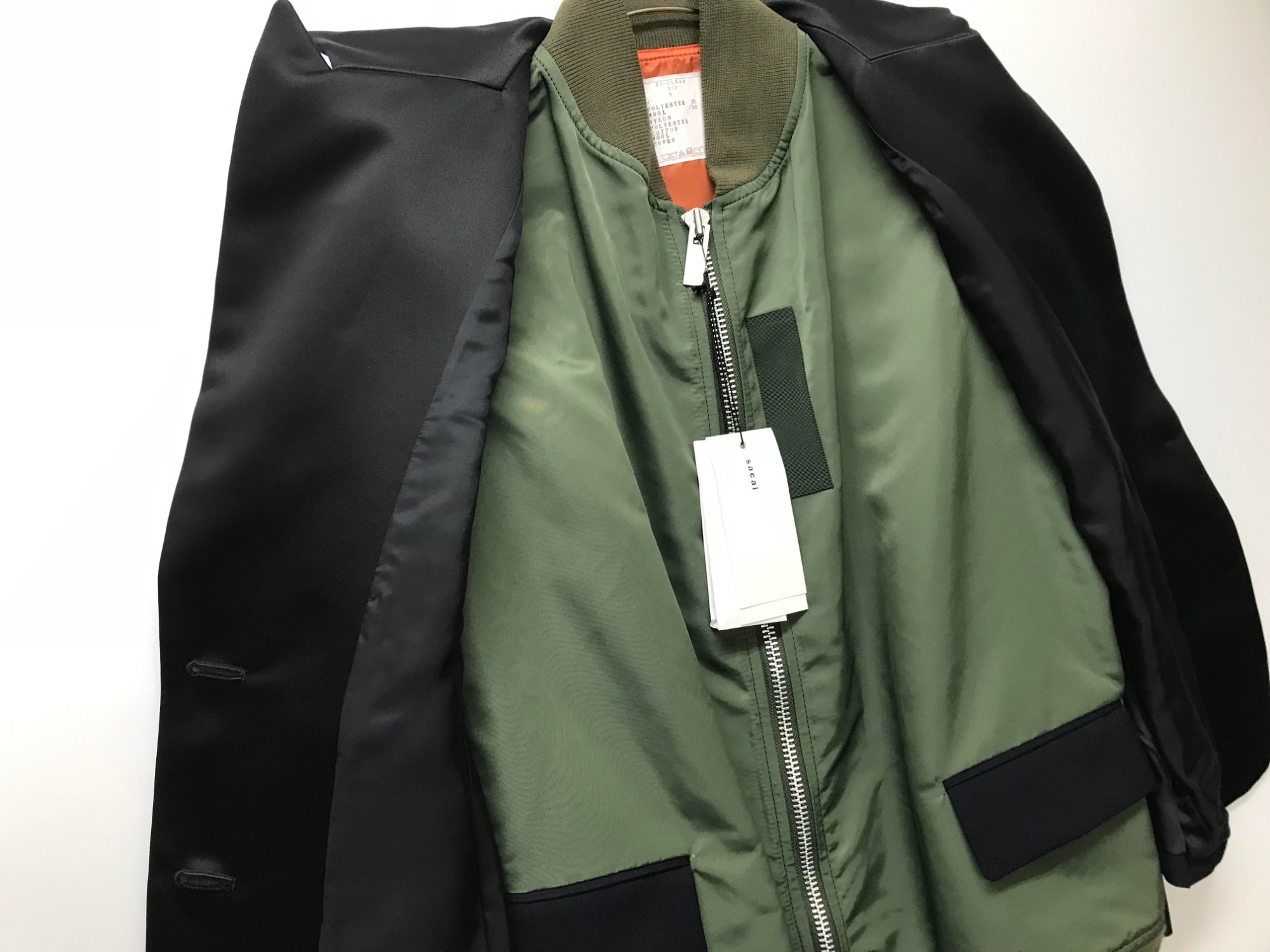 人気ドメスティックブランド【 sacai / サカイ 】よりスーツミックス ス―チング MA1 ジャケット を買取入荷いたしました。[2022.09.19発行]｜トレファクスタイル戸越銀座店｜洋服・古着の買取と販売の専門店｜トレジャーファクトリー（トレファク）のファッションリユース